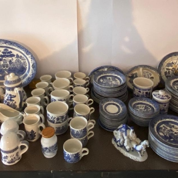 Vintage blue willow dishes - Picture 1 of 5